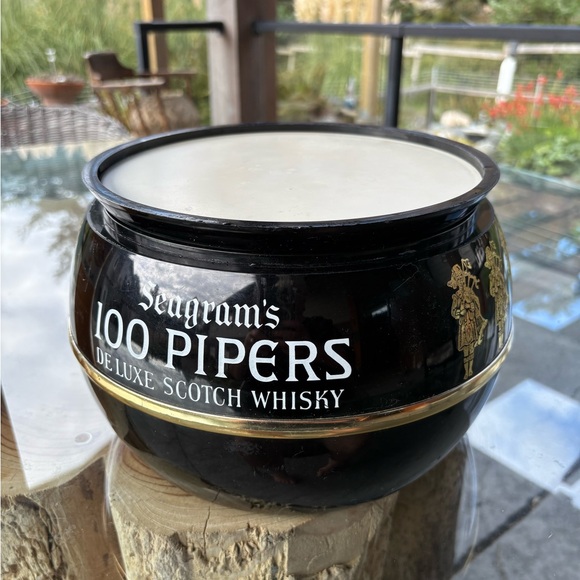 Seagram’s 100 pipers piping, deluxe round ice bucket - Picture 6 of 10